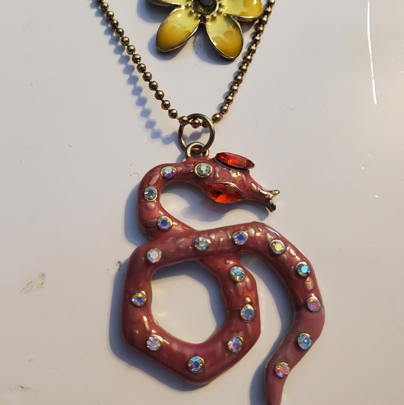 Betsey Johnson 3 Piece Set Snake & Flower Necklace & Earrings - Picture 3 of 11
